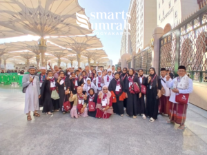 Panduan lengkap apakah lansia bisa umroh bersama layanan khusus Smarts Umroh